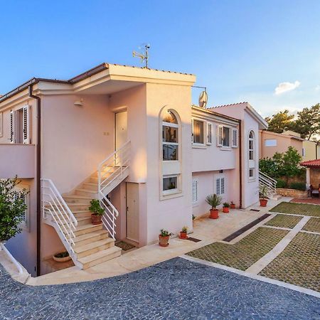 Holiday Home Lola, Sea On A Palm! Heated Pool 特罗吉尔 外观 照片