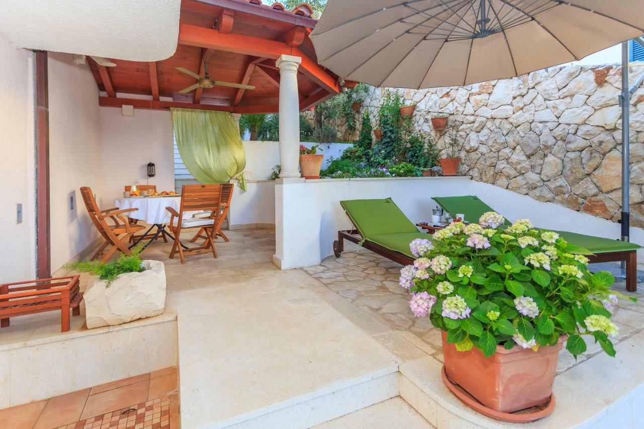Holiday Home Lola, Sea On A Palm! Heated Pool 特罗吉尔 客房 照片