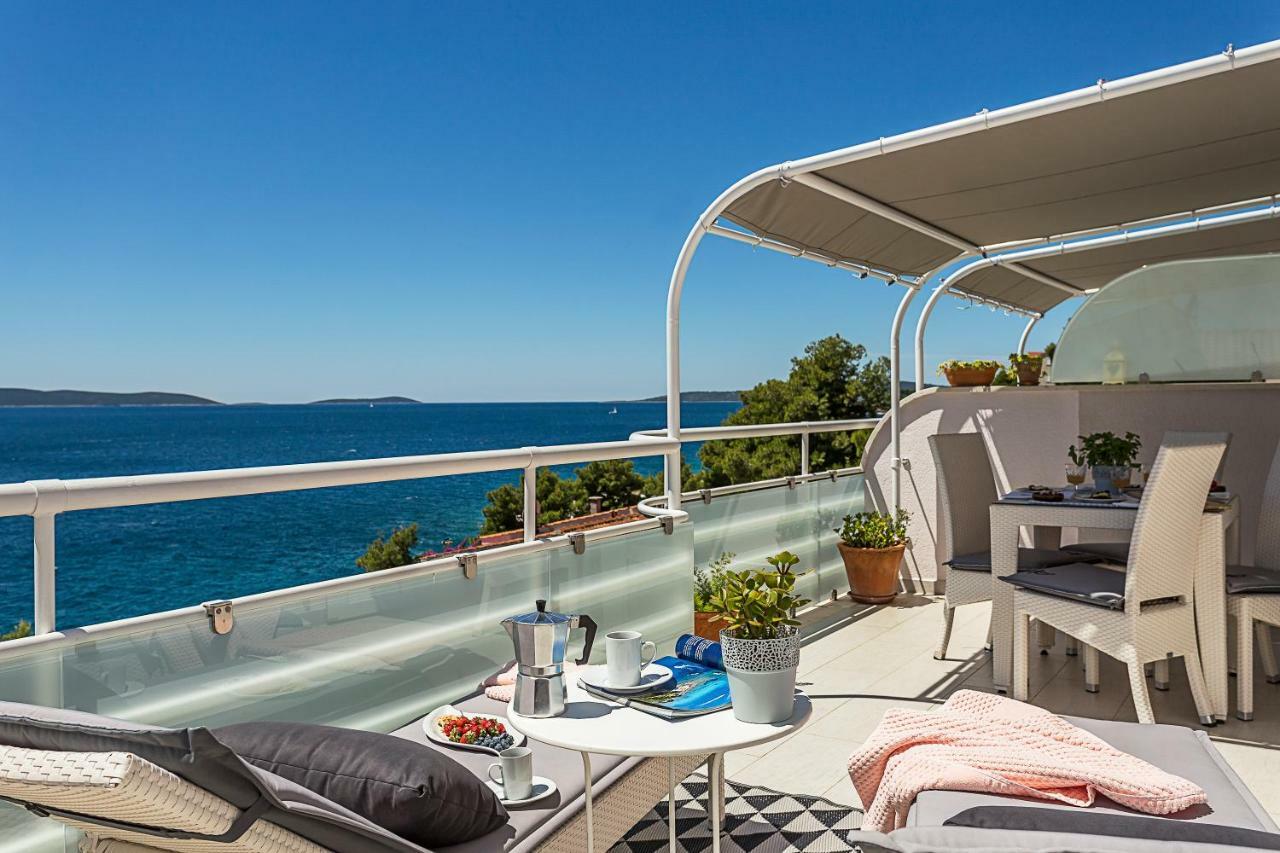 Holiday Home Lola, Sea On A Palm! Heated Pool 特罗吉尔 外观 照片