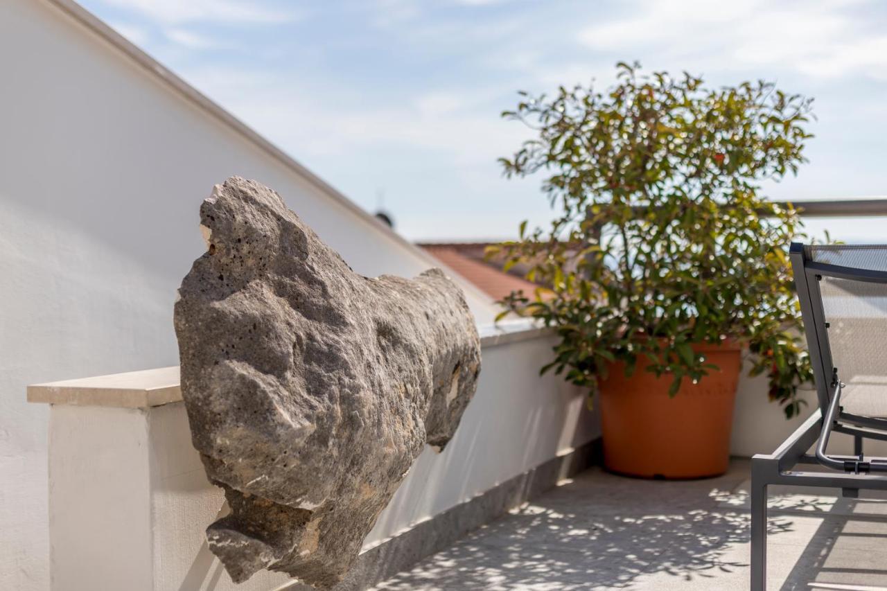 Holiday Home Lola, Sea On A Palm! Heated Pool 特罗吉尔 外观 照片