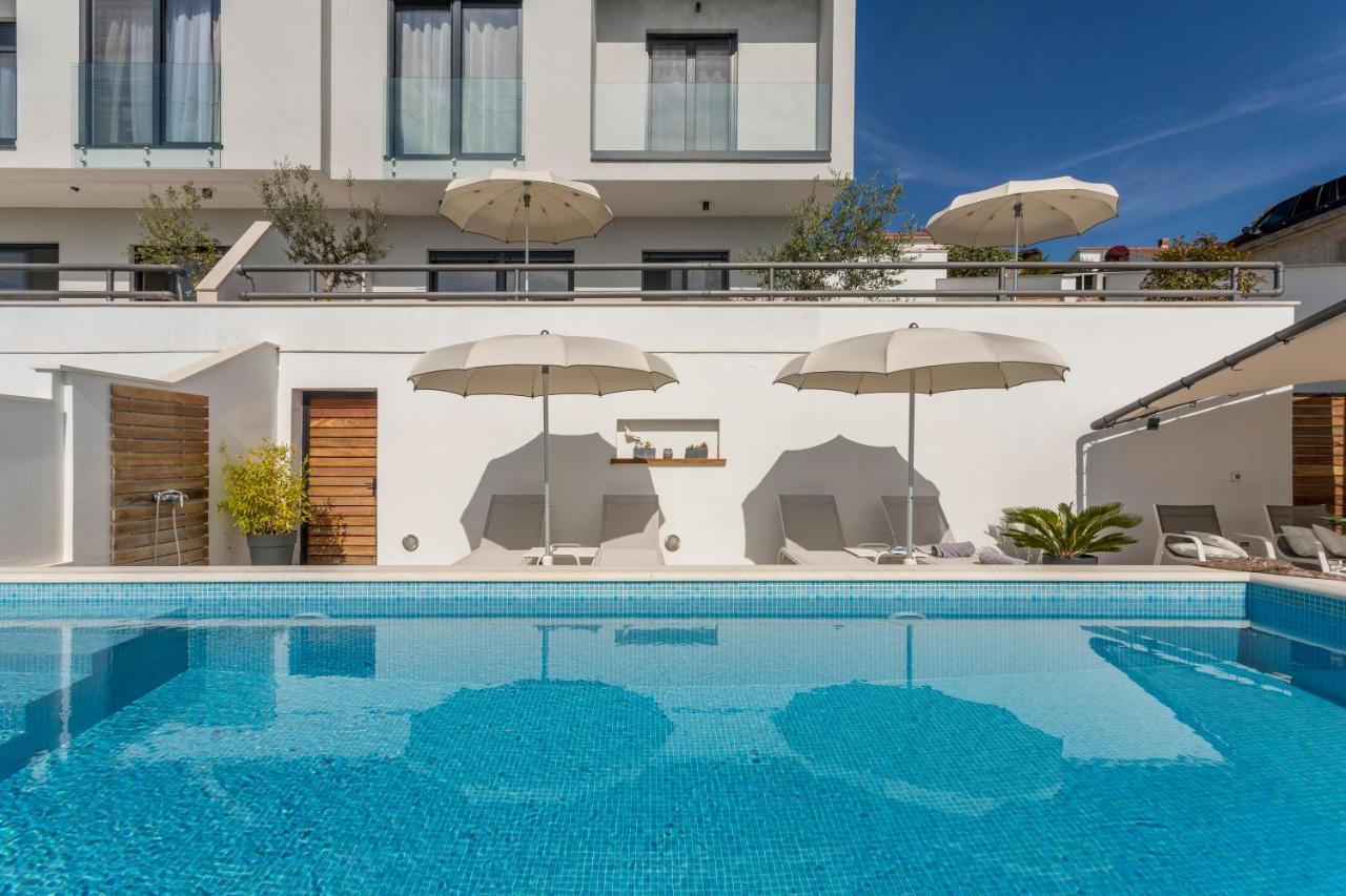 Holiday Home Lola, Sea On A Palm! Heated Pool 特罗吉尔 外观 照片