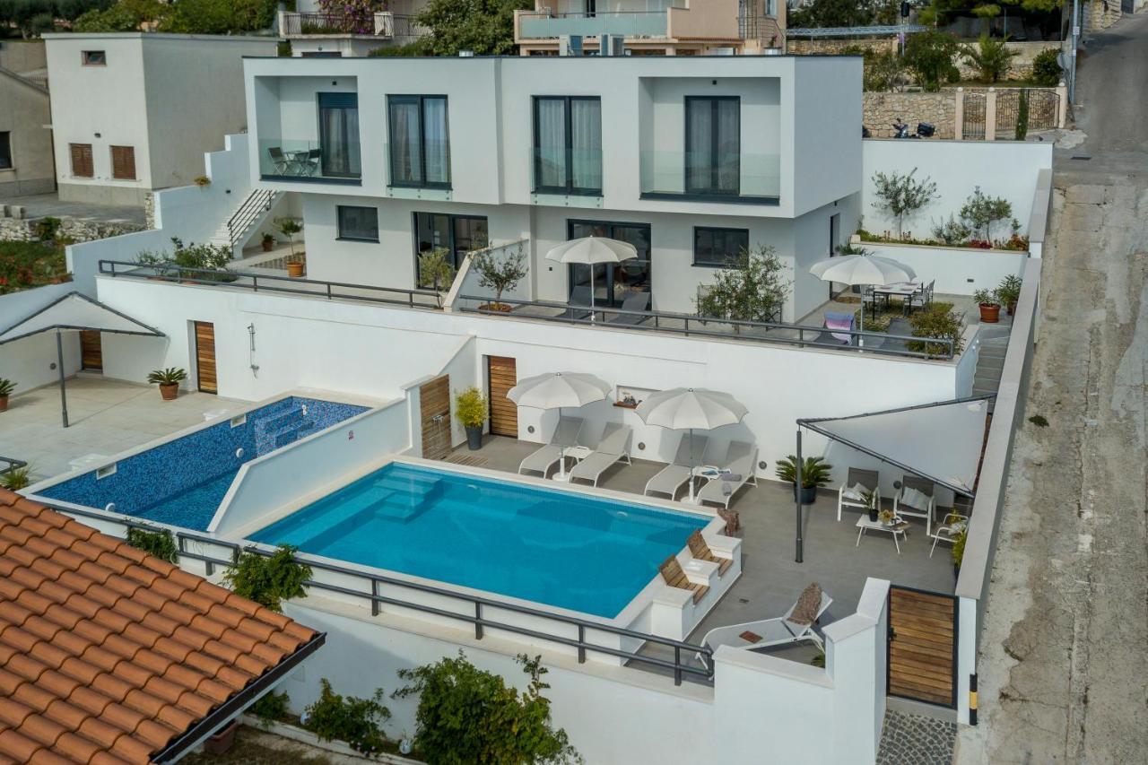 Holiday Home Lola, Sea On A Palm! Heated Pool 特罗吉尔 外观 照片
