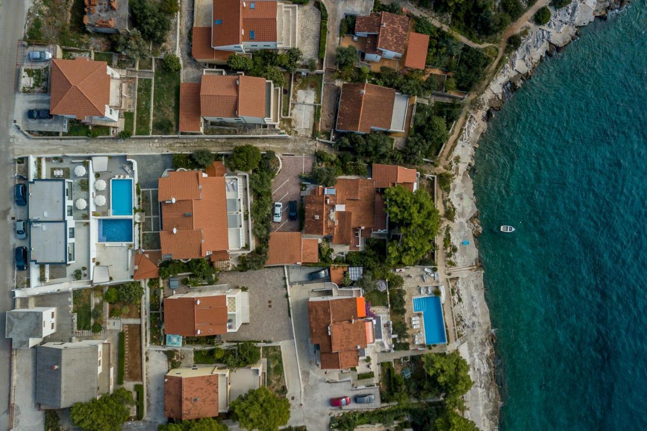 Holiday Home Lola, Sea On A Palm! Heated Pool 特罗吉尔 外观 照片
